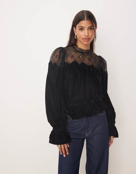 ASOS DESIGN - Sort højhalset bluse med lange ærmer i velour- og blondeblanding - view 1