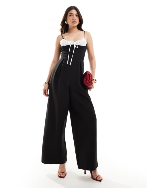ASOS DESIGN - Sort jumpsuit med plisserede, vide ben og kontrasterende detalje på brystet