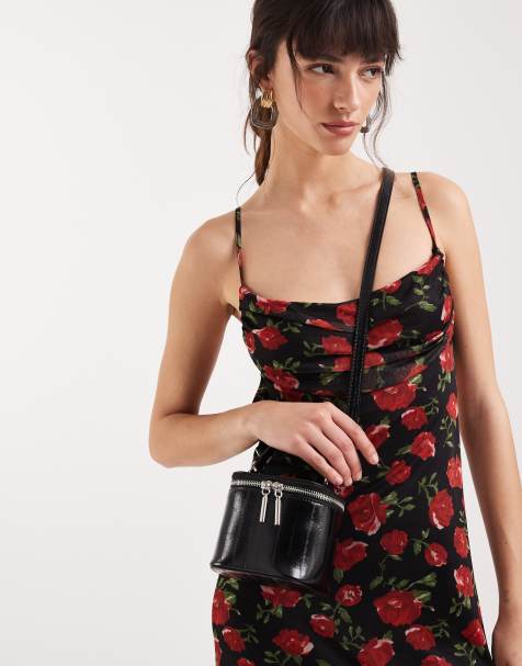 ASOS DESIGN - Sort kosmetiktaske med struktur og justerbar crossbody-rem i imiteret krokodilleskind - view 1