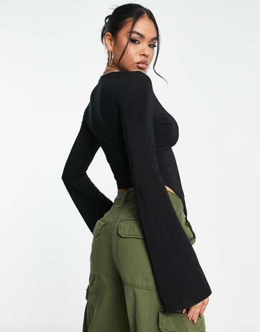 ASOS DESIGN - Sort, langærmet top med asymmetrisk udskæring på brystet , 2 af 4