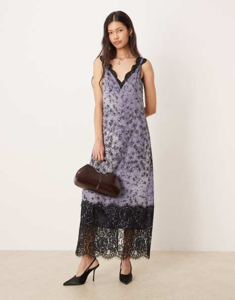 ASOS DESIGN - Sort maxikjole i krøllet satin med blondedetaljer og v-hals samt blomstermønster - view 1