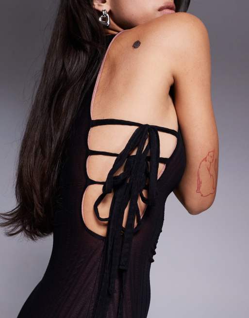 ASOS DESIGN - Sort maxikjole med åbning i siderne med bindebånd, høj hals og kontrasterende for, 3 af 4
