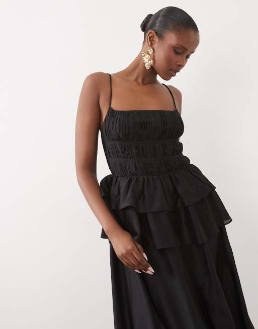 ASOS DESIGN - Sort maxikjole med plisseret livstykke og lagdelt talje, 2 af 4