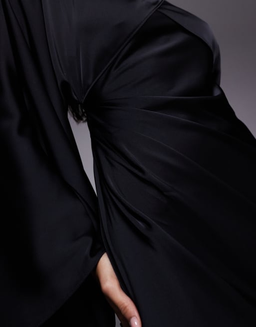 ASOS DESIGN - Sort maxikjole med skråsnit, slå-om-detalje foran og flagermusærmer i satin, 2 af 4