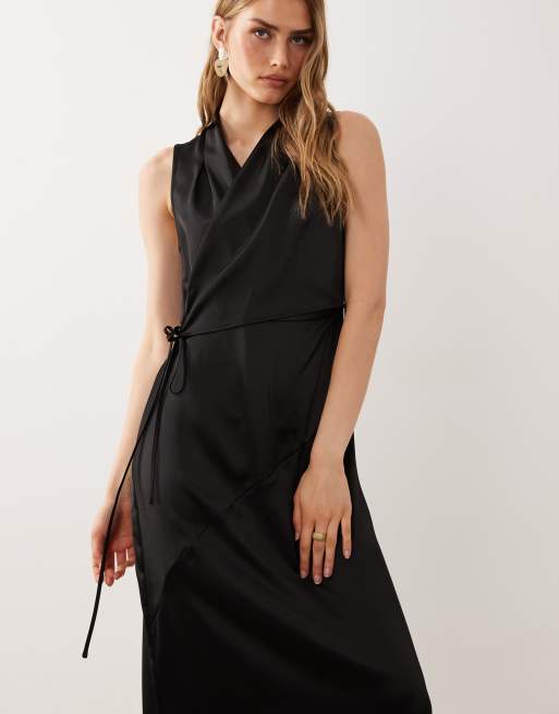 ASOS DESIGN - Sort midikjole i satin med slå-om-top, 2 af 4
