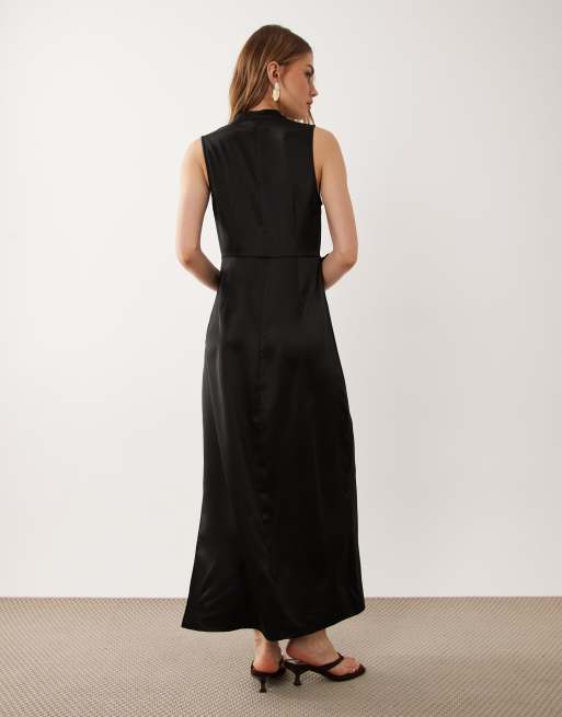 ASOS DESIGN - Sort midikjole i satin med slå-om-top, 4 af 4
