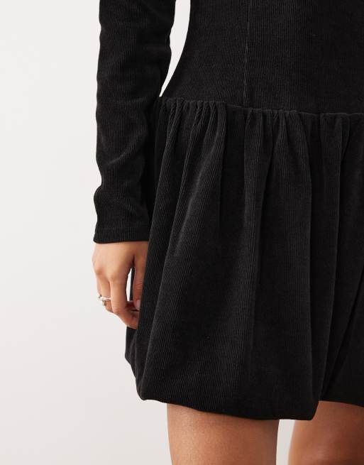 ASOS DESIGN - Sort minikjole i fløjl med sænket talje og puf i sømkanten, 3 af 4