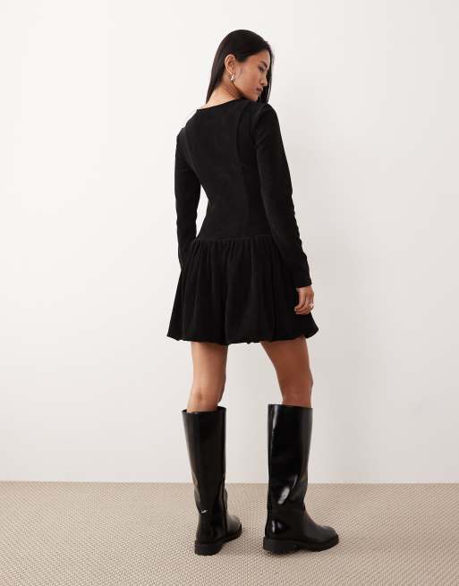 ASOS DESIGN - Sort minikjole i fløjl med sænket talje og puf i sømkanten, 4 af 4