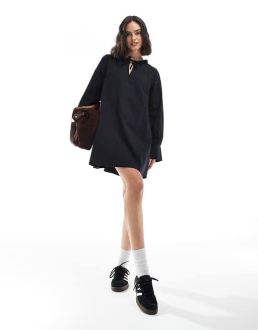 ASOS DESIGN - Sort minikjole i poplin med bølgekrave
