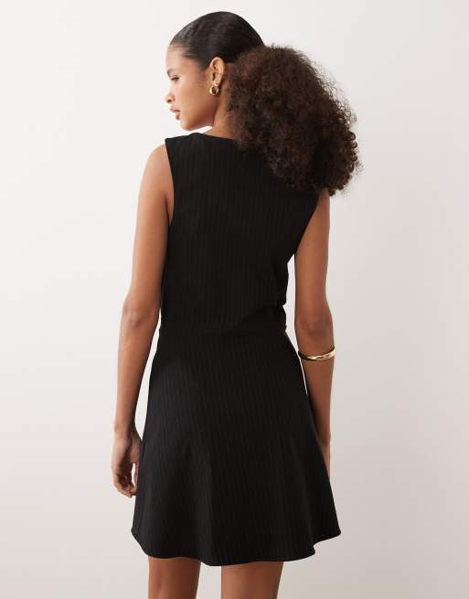 ASOS DESIGN - Sort minikjole med slå-om-nederdel og nålestriber, 2 af 4