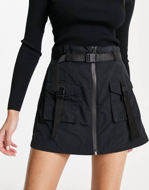 ASOS DESIGN - Sort mininederdel med metaldetalje
