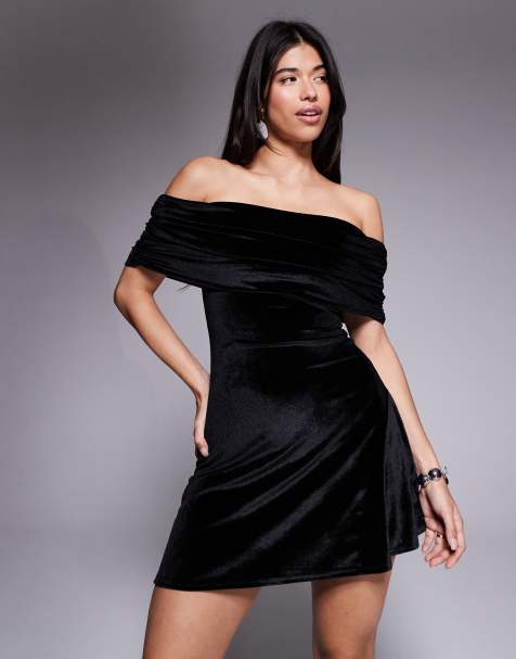ASOS DESIGN - Sort offshoulder-minikjole i velour med skatersnit - view 1
