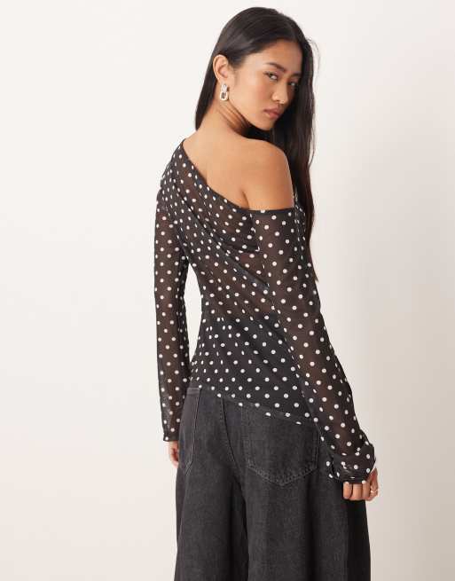 ASOS DESIGN - Sort offshoulder-top i gennemsigtig mesh med hvide polkaprikker og asymmetrisk snit , 4 af 4
