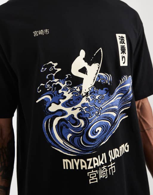 ASOS DESIGN - Sort og afslappet T-shirt med surferprint på ryggen, 4 af 5