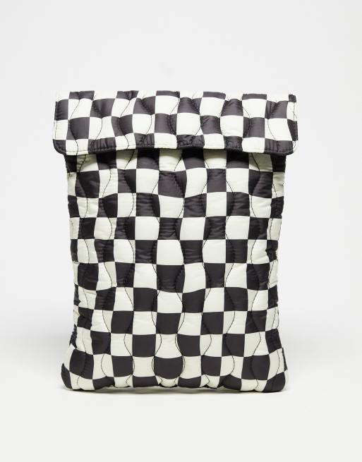 ASOS DESIGN - Sort og hvidt skakternet laptop-etui
