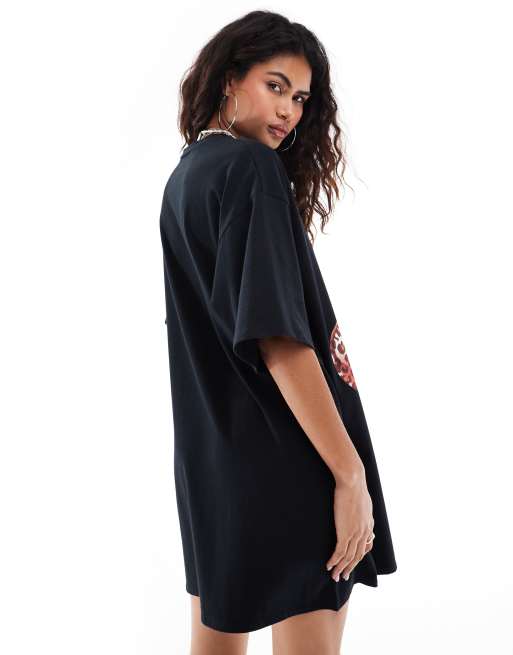ASOS DESIGN - Sort og oversized T-shirt-kjole i minilængde med kirsebærgrafik med leopardmønster, 4 af 4