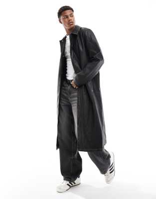 ASOS DESIGN - Sort og oversized trenchcoat i imiteret læder med slitage
