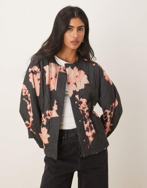 ASOS DESIGN - Sort og quiltet jakke med gennemgående blomsterdesign - view 1