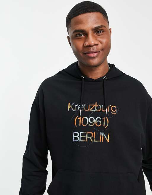 ASOS DESIGN - Sort oversized og let hættetrøje med byprint foran