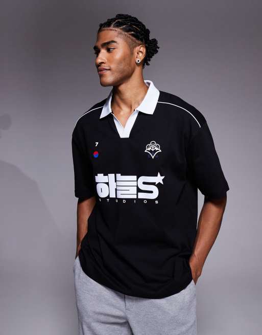 ASOS DESIGN - Sort oversized poloskjorte med kantdetaljer og grafisk fodboldprint 