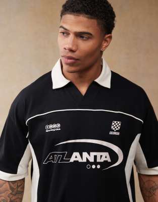 ASOS DESIGN - Sort oversized poloskjorte med splejsede paneler og grafisk sportsprint - view 1