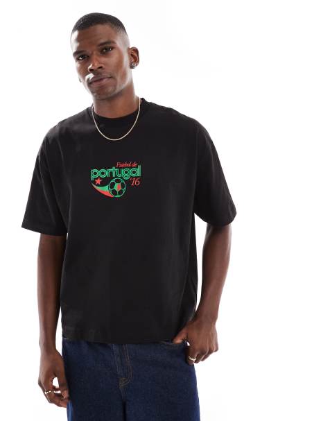 ASOS DESIGN - Sort oversized T-shirt med 'Portugal'-sportsgrafik i firkantet pasform - view 1