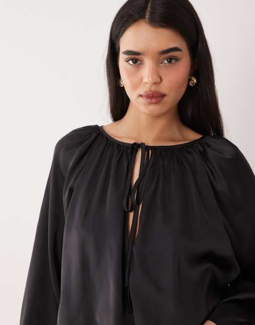 ASOS DESIGN - Sort playsuit med lange ærmer og bindedetalje i satin, 3 af 4