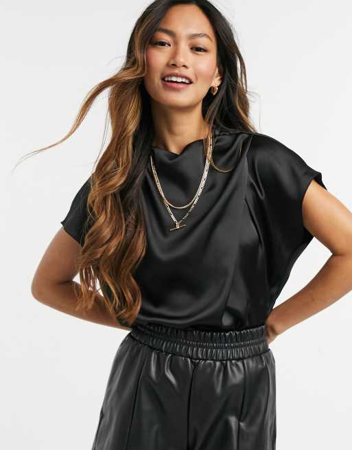 ASOS DESIGN - Sort satintop med draperet front