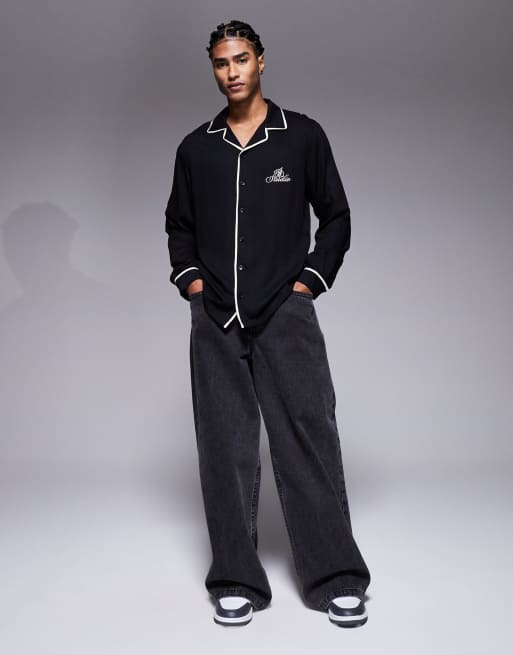 ASOS DESIGN - Sort skjorte i regular fit med reverskrave og brystbrodering samt kontrastkanter, 2 af 5