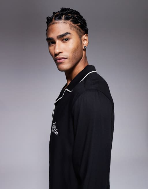 ASOS DESIGN - Sort skjorte i regular fit med reverskrave og brystbrodering samt kontrastkanter, 4 af 5