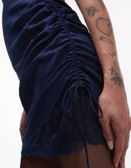 ASOS DESIGN - Sort slip-minikjole i satin med cami-stropper og blondedetaljer, 4 af 4