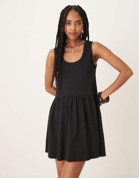 ASOS DESIGN - Sort smock-kittelkjole med dyb, rund hals og rynker - view 1