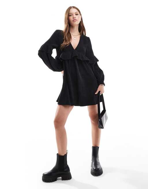 ASOS DESIGN - Sort smock-minikjole med flæser i fløjl