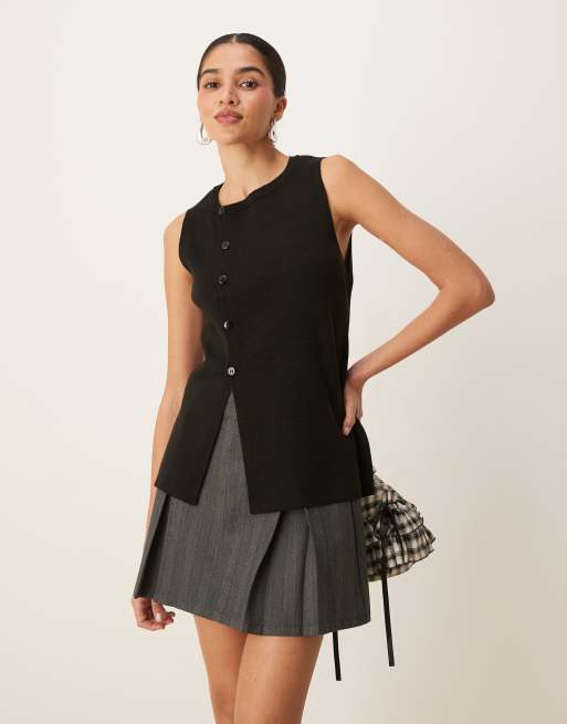 ASOS DESIGN - Sort strikket habitvest med struktur, slids og asymmetrisk knapdesign foran