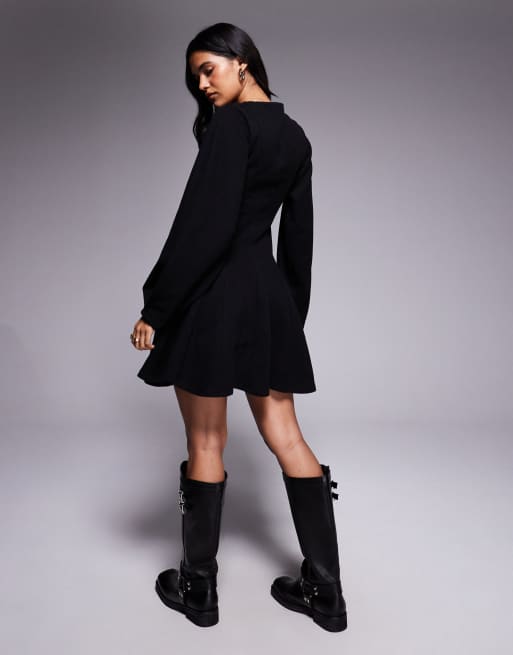 ASOS DESIGN - Sort, superblød og figursyet minikjole med V-hals, sømdetaljer og flagrende kant, 4 af 4