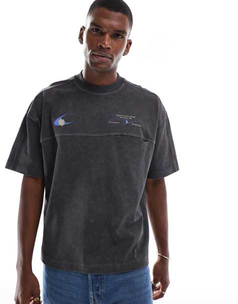 ASOS DESIGN - Sort T-shirt i kraftigt 220 gsm-materiale med firkantet og oversized pasform samt lomme og sportsgrafik - view 1