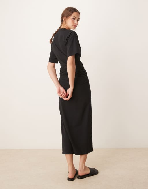 ASOS DESIGN - Sort T-shirt-kjole i midilængde med rund hals og rynker i siden, 4 af 4