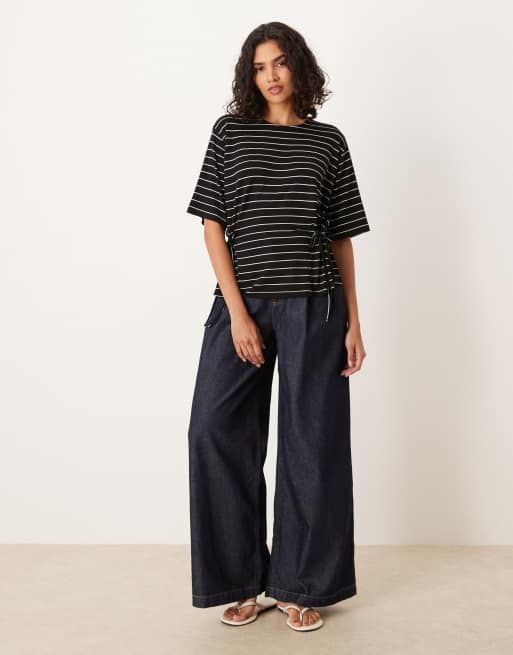 ASOS DESIGN - Sort T-shirt med korte ærmer, indsyede detaljer i siderne med bindebånd og striber, 4 af 4