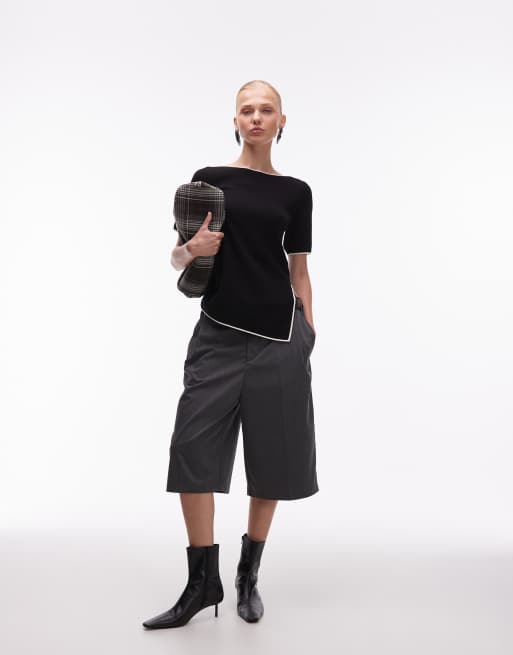 ASOS DESIGN - Sort T-shirt med rynker i siden, hvide kantbånd og asymmetrisk snit, 2 af 4