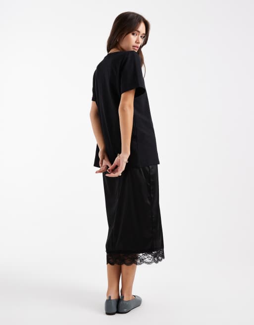 ASOS DESIGN - Sort T-shirt-midikjole med satin-nederdel med blonder i hybriddesign, 2 af 4