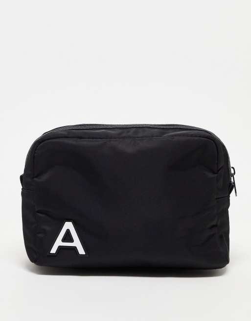 ASOS DESIGN - Sort toilettaske med 'A'-initial 