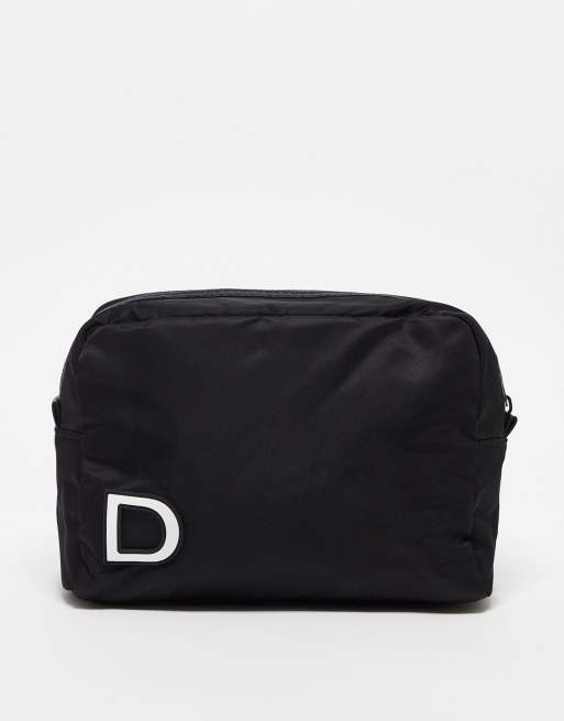 ASOS DESIGN - Sort toilettaske med 'D'-initial