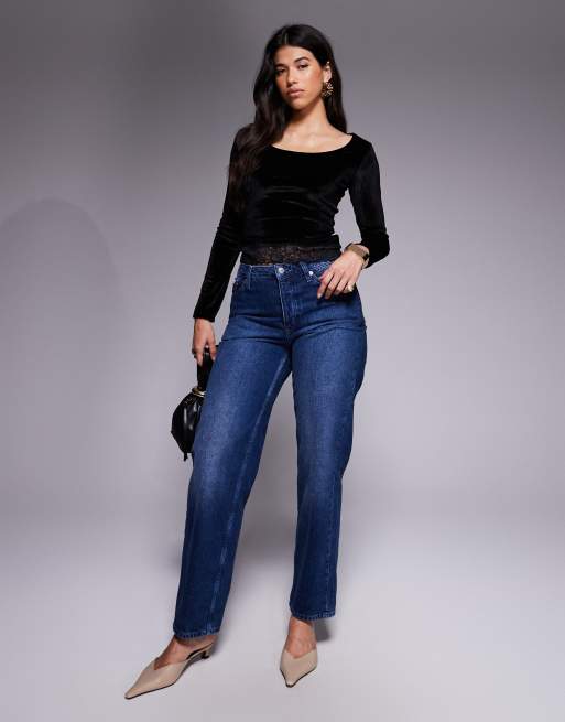 ASOS DESIGN - Sort top i velourfløjl med dyb rund hals og blondekantsdetalje, 2 af 4