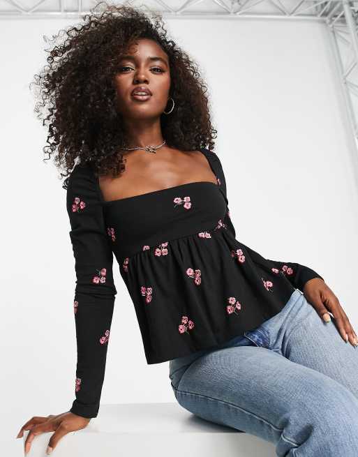 ASOS DESIGN - Sort top med firkantet hals og rødt blomsterbroderi