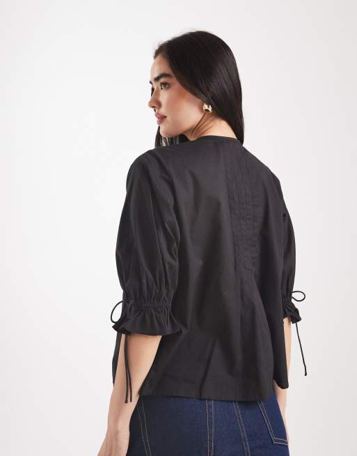ASOS DESIGN - Sort top med flæser og bindebånd foran samt plisserede detaljer, 2 af 4