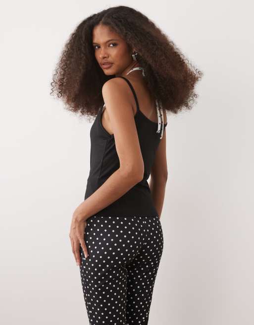 ASOS DESIGN - Sort top med halterneck og polkaprikker i monokrom kontrastfarve, 2 af 4