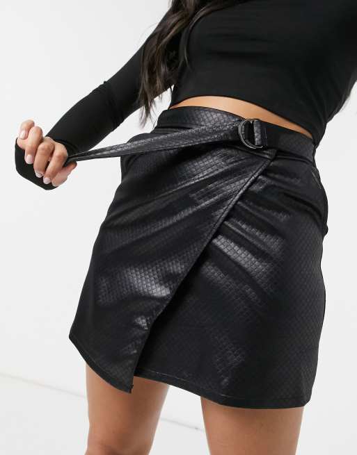 ASOS DESIGN - Sort, vatteret mininederdel med d-ring