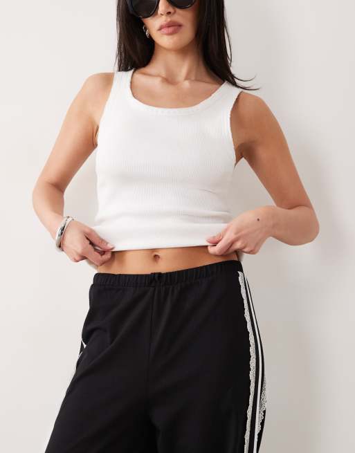 ASOS DESIGN - Sorte joggingbukser med vide ben og blondedetaljer, 3 af 5