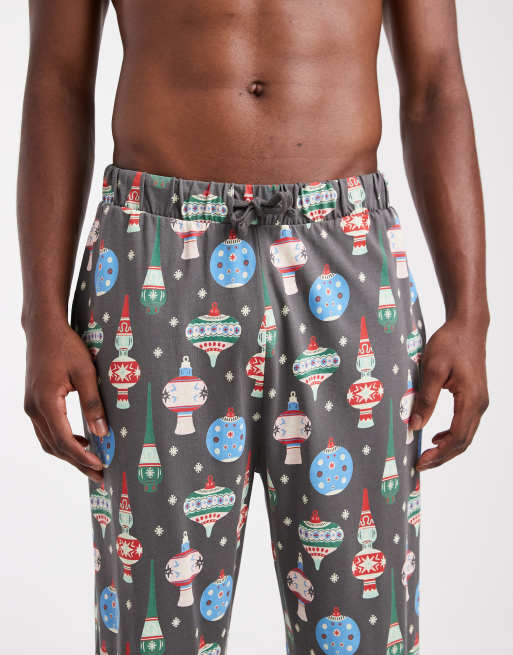 ASOS DESIGN - Sorte loungebukser med julekugle-print, 4 af 4