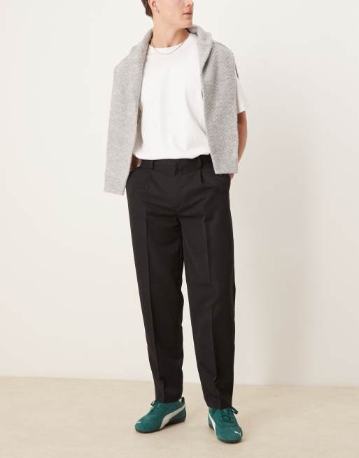 ASOS DESIGN - Sorte og elegante bukser i oversized og tapered fit med plisseringer foran
